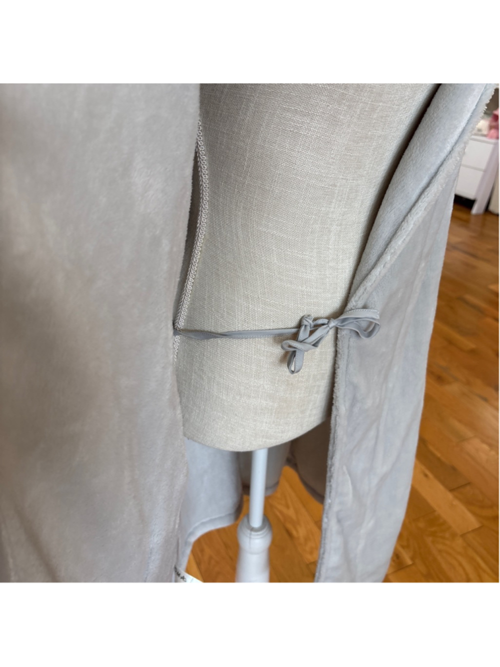 Soma Embraceable Plush Short Robe L/XL Quiet Gray - Picture 5 of 7